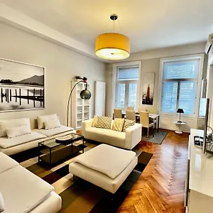 apt-four-reasons.praguehotelsweb.com/